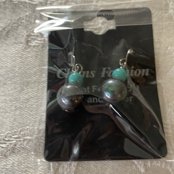 Four New On Cards Chuns Pierced Earrings - Picture 4 of 5